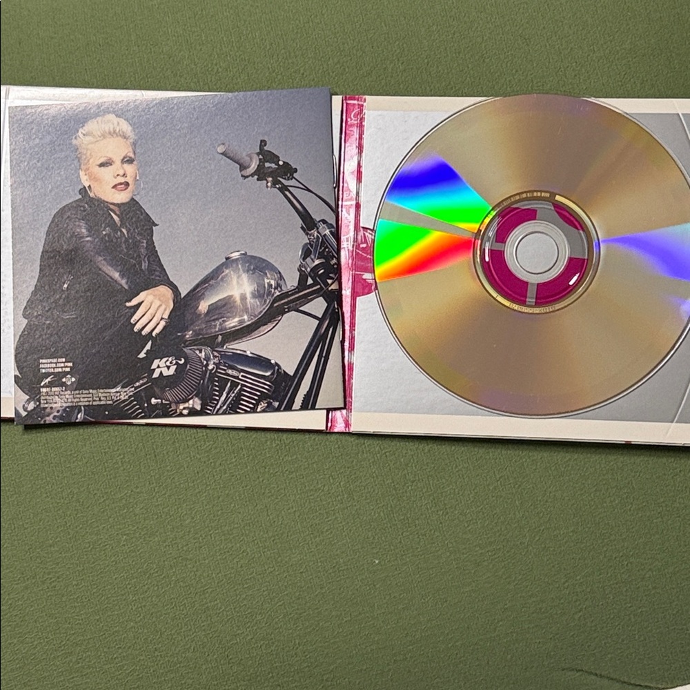 Pink Greatest Hits Album - Picture 4 of 6